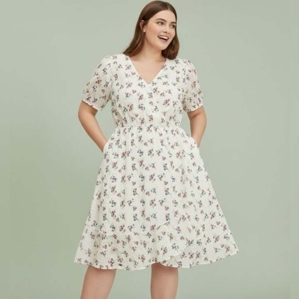 Plus Size 14-16 1x BloomChic Cute Floral Dress Dress with Pockets